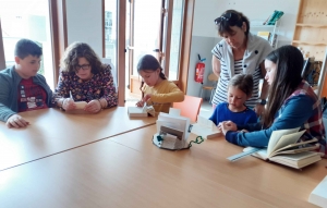 Saint-Julien-Molhesabate : des livres transformés en souris et hérisson