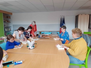 Saint-Julien-Molhesabate : des livres transformés en souris et hérisson