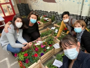 Monistrol-sur-Loire : fleurs, aromates et plants de légumes vendus pour l&#039;ensemble scolaire du &quot;Château&quot;