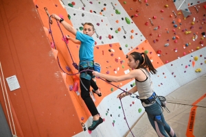 Le championnat UNSS d&#039;escalade rassemble les collégiens à Retournac