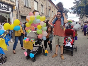 Sainte-Sigolène : double dose d&#039;eau et de confettis pour le défilé des classards (vidéo)