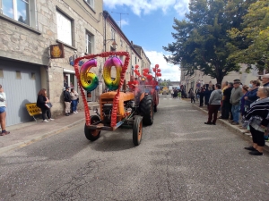 Sainte-Sigolène : double dose d&#039;eau et de confettis pour le défilé des classards (vidéo)