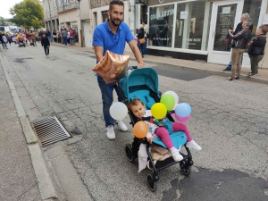 Sainte-Sigolène : double dose d&#039;eau et de confettis pour le défilé des classards (vidéo)