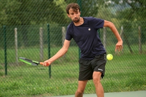 Tennis : Chloé Treyve et Alex Perrier remportent le tournoi de Bas-en-Basset