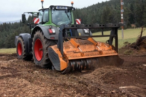 Dunières : après un grave accident de travail, Clément Bruyère se reconvertit dans le broyage forestier (vidéo)