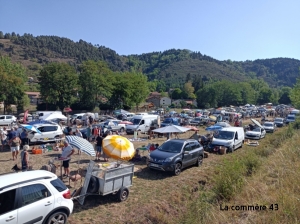 Dimanche, à Goudet, un vide-greniers est organisé dans un pré