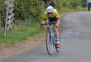 Les cyclistes face à la pente et au chrono dimanche à Chaspinhac