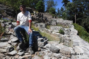 Pierre-Eric Poble sur le site des fouilles de Saussac