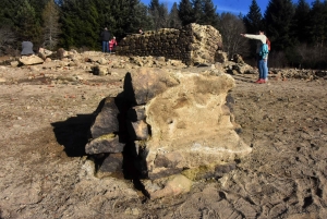 Lapte : les ruines de Piboulet, une attraction sortie des eaux au barrage de Lavalette