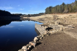 Lapte : les ruines de Piboulet, une attraction sortie des eaux au barrage de Lavalette