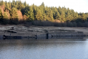 Lapte : les ruines de Piboulet, une attraction sortie des eaux au barrage de Lavalette