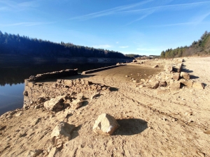 Lapte : les ruines de Piboulet, une attraction sortie des eaux au barrage de Lavalette