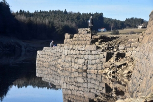 Lapte : les ruines de Piboulet, une attraction sortie des eaux au barrage de Lavalette