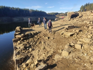 Lapte : les ruines de Piboulet, une attraction sortie des eaux au barrage de Lavalette