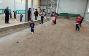 Montfaucon-en-Velay : le club de boules lyonnaises réalise des initiations