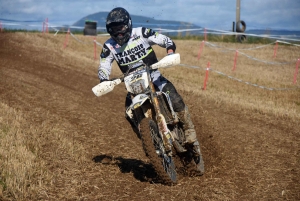 Course sur prairie de Saint-Maurice-de-Lignon : les motos Open (série 1)