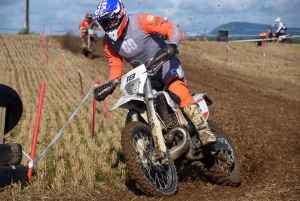 Course sur prairie de Saint-Maurice-de-Lignon : les motos Open (série 1)