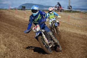 Course sur prairie de Saint-Maurice-de-Lignon : les motos Open (série 1)