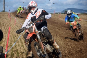 Course sur prairie de Saint-Maurice-de-Lignon : les motos Open (série 1)