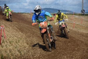 Course sur prairie de Saint-Maurice-de-Lignon : les motos Open (série 1)