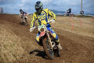 Course sur prairie de Saint-Maurice-de-Lignon : les motos Open (série 1)