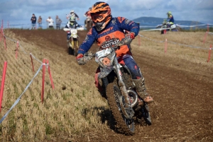 Course sur prairie de Saint-Maurice-de-Lignon : les motos Open (série 1)