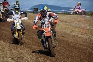 Course sur prairie de Saint-Maurice-de-Lignon : les motos Open (série 1)