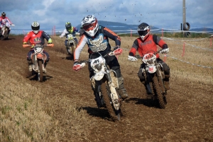 Course sur prairie de Saint-Maurice-de-Lignon : les motos Open (série 1)