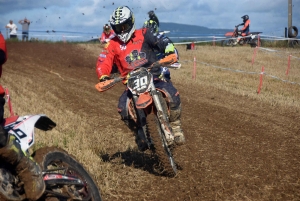 Course sur prairie de Saint-Maurice-de-Lignon : les motos Open (série 1)