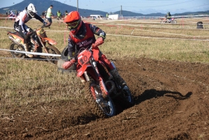 Course sur prairie de Saint-Maurice-de-Lignon : les motos Open (série 1)