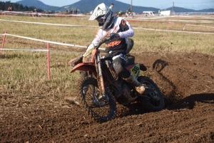 Course sur prairie de Saint-Maurice-de-Lignon : les motos Open (série 1)