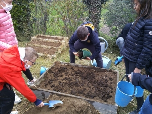 Les Villettes : un projet de jardinage mené à l&#039;école de &quot;Trevas&quot;