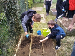 Les Villettes : un projet de jardinage mené à l&#039;école de &quot;Trevas&quot;