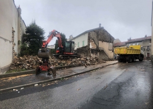 Yssingeaux : une maison démolie pour améliorer le carrefour du boulevard de la Paix