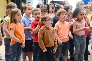 Sainte-Sigolène : les maternelles de l&#039;école Germaine-Tillon ont rejoint les classes chantantes