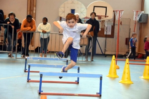 Bas-en-Basset : 80 enfants au kid athlé dans le gymnase