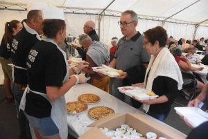 Yssingeaux : 800 repas sarassou servis par les pompiers pour le 14 juillet