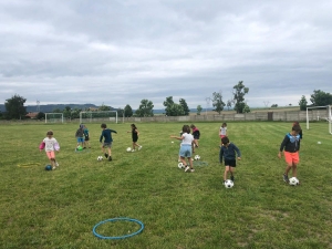 Initiation football pour les CP-CE1-CE2 de l’école Claudie Haigneré de Saint-Maurice-de-Lignon