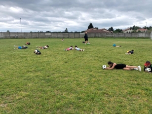 Initiation football pour les CP-CE1-CE2 de l’école Claudie Haigneré de Saint-Maurice-de-Lignon