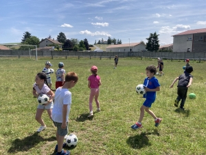 Initiation football pour les CP-CE1-CE2 de l’école Claudie Haigneré de Saint-Maurice-de-Lignon