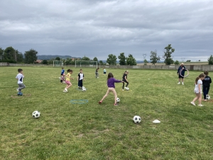 Initiation football pour les CP-CE1-CE2 de l’école Claudie Haigneré de Saint-Maurice-de-Lignon