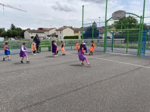 Initiation football pour les CP-CE1-CE2 de l’école Claudie Haigneré de Saint-Maurice-de-Lignon