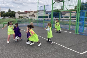 Initiation football pour les CP-CE1-CE2 de l’école Claudie Haigneré de Saint-Maurice-de-Lignon