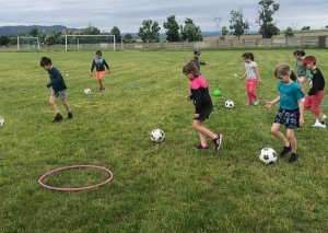 Initiation football pour les CP-CE1-CE2 de l’école Claudie Haigneré de Saint-Maurice-de-Lignon