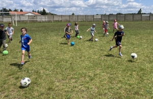 Initiation football pour les CP-CE1-CE2 de l’école Claudie Haigneré de Saint-Maurice-de-Lignon