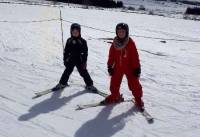 Saint-Maurice-de-Lignon : premières descentes en ski pour les enfants du centre de loisirs