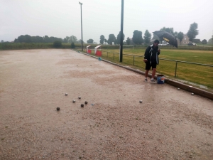 Pétanque : les quatre premières triplettes qualifiées à Raucoules après un déluge orageux