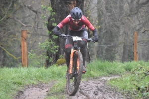 VTT : des conditions dantesques à Sainte-Sigolène pour les championnats régionaux de cross-country