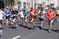 Plus de 1 000 coureurs sur l&#039;asphalte des 15 km du Puy