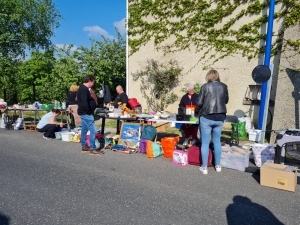 La Chapelle-d&#039;Aurec : un vide-greniers sous le soleil